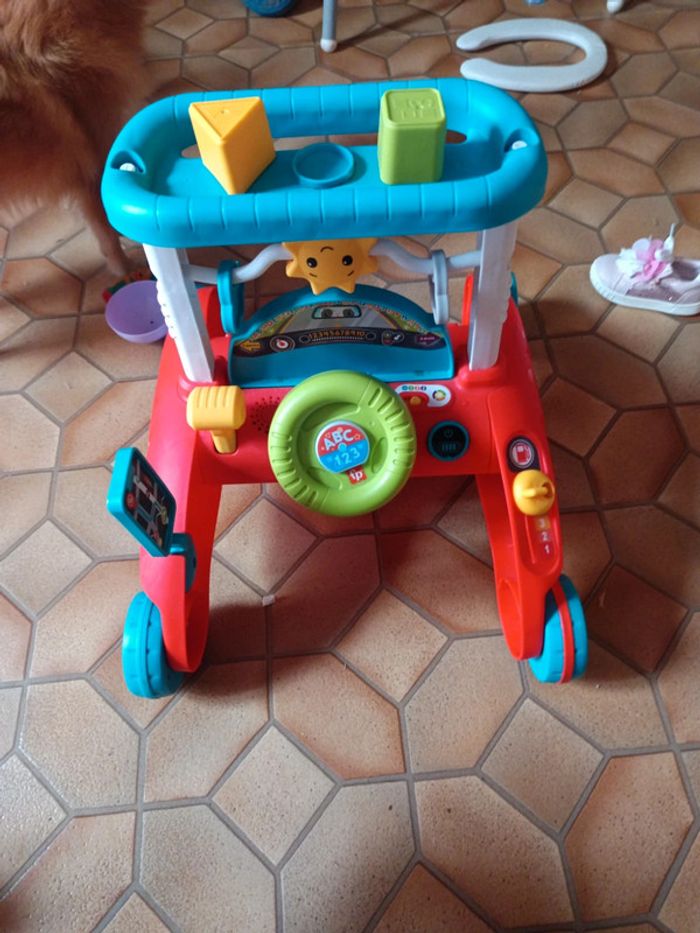 Trotteur Fisher Price valeur neuf plus de 45 euros