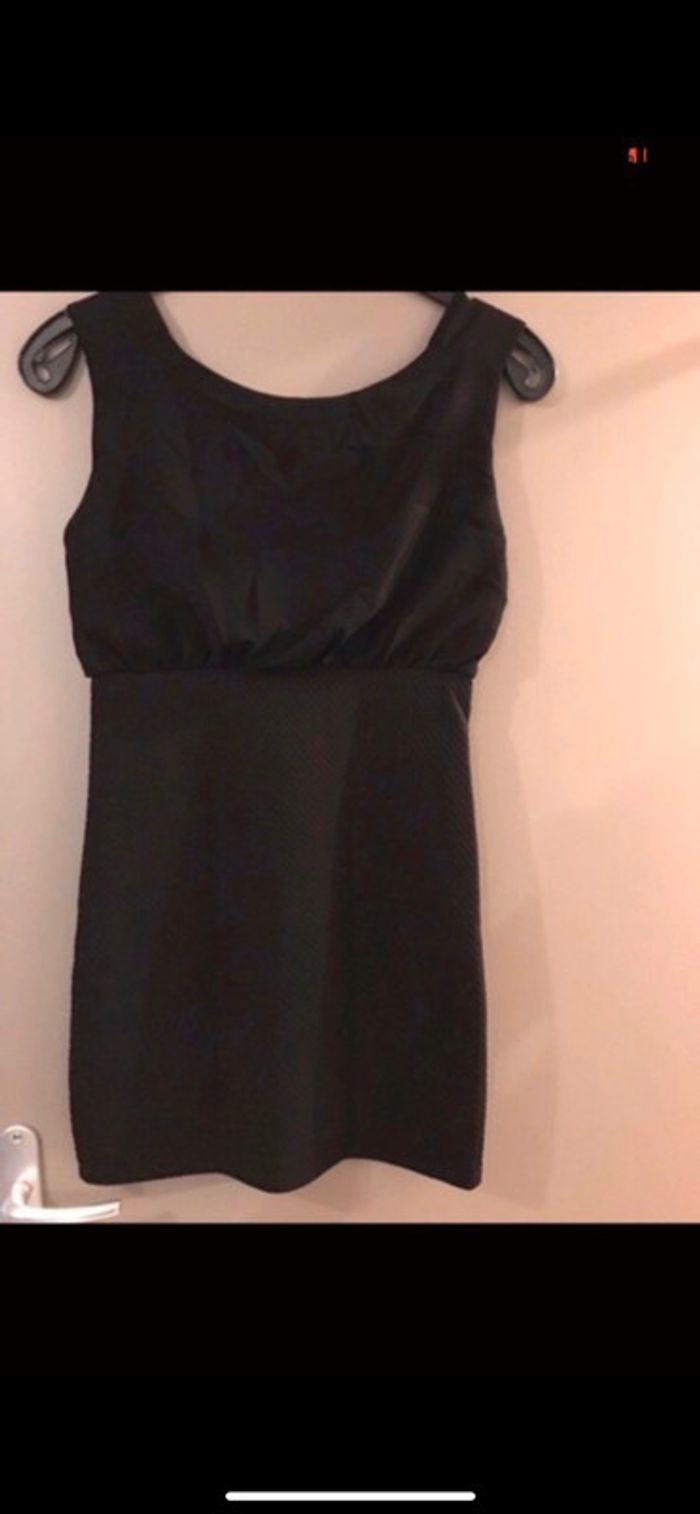 Robe noire - photo numéro 3