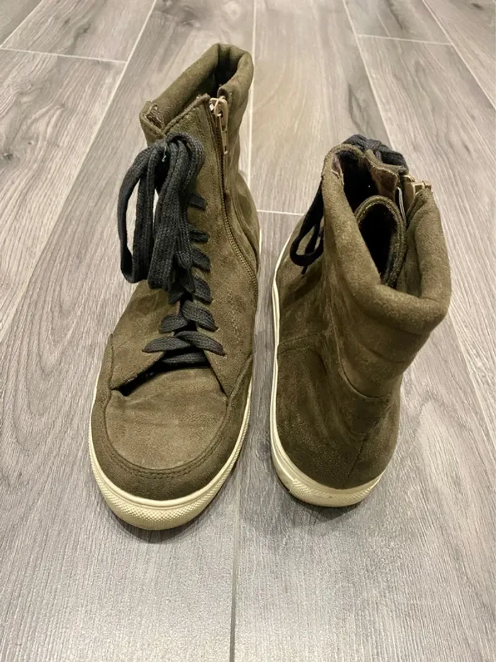 Baskets hautes en daim kaki - photo numéro 2