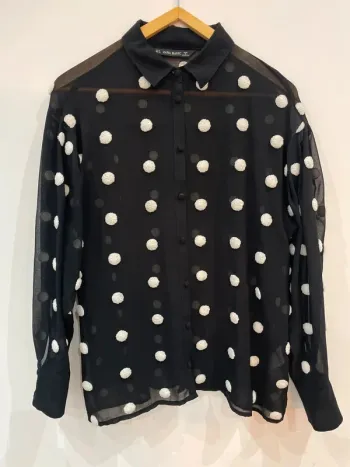 Chemise voilage et pompons Zara