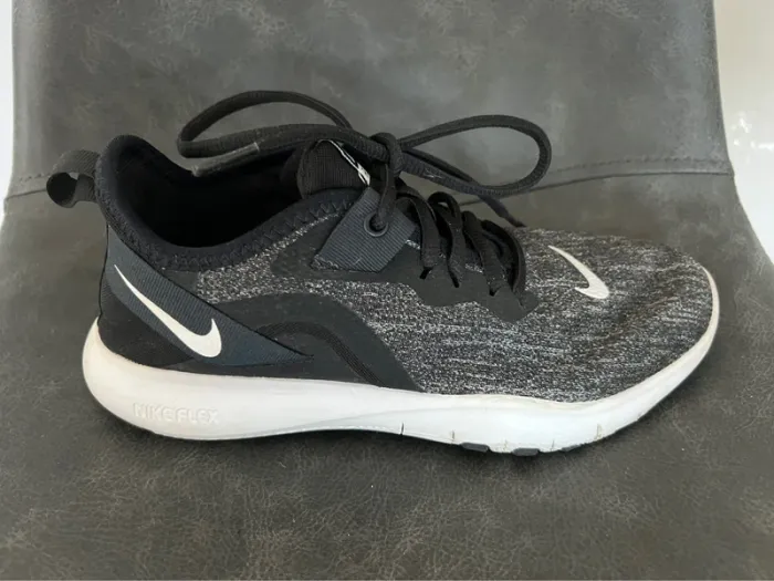 Baskets « Nike Flex TR9 » couleur grise anthracite - photo numéro 3