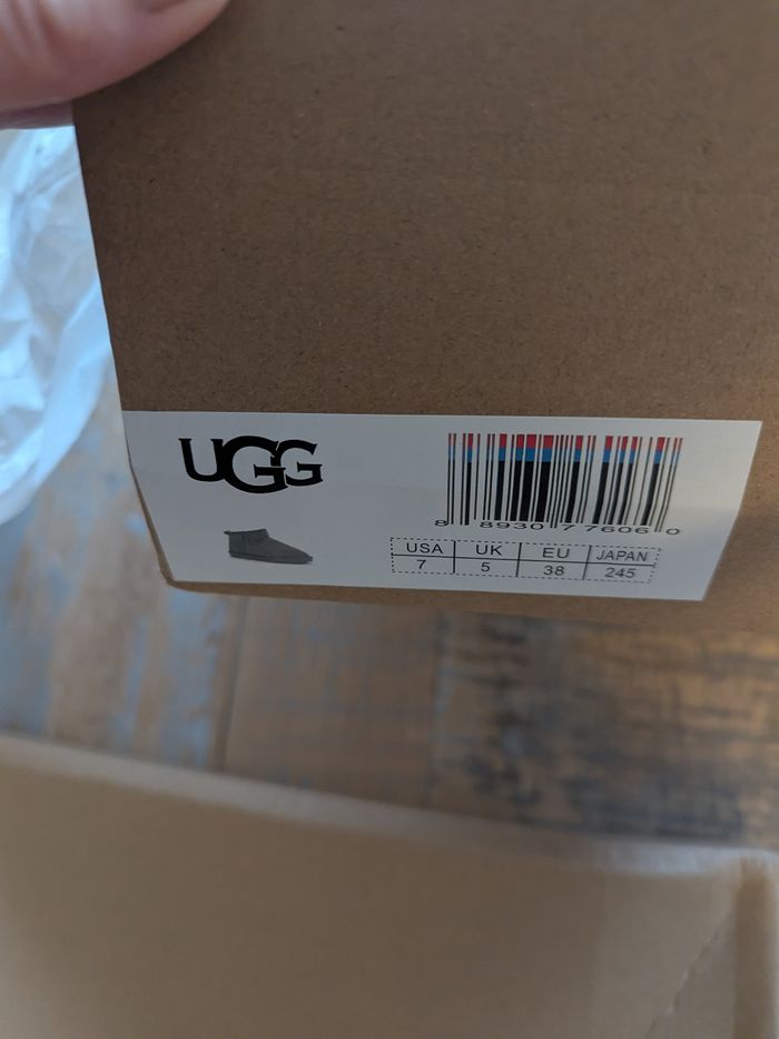 Ugg neuf grise - photo numéro 3