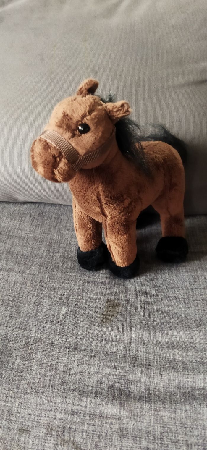 Cheval en peluche