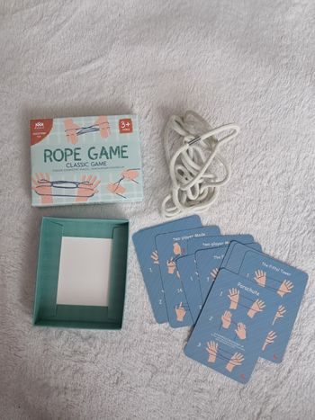 Rope game. Jeu motricité fine rapidité et précision. Reproduction des nœuds avec la corde