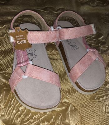 Sandale en cuir taille 26 rose pailletés