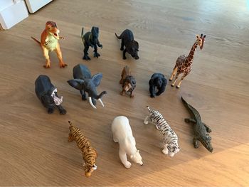 Lot 12 figurines animaux