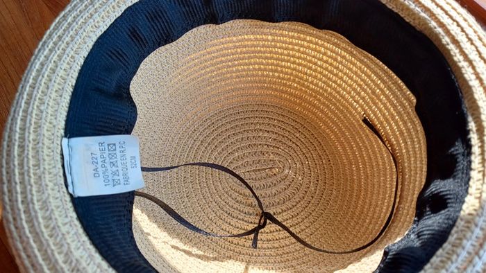 Chapeau fille 52 cm. Osier et noeud bleu
En excellent état. - photo numéro 2