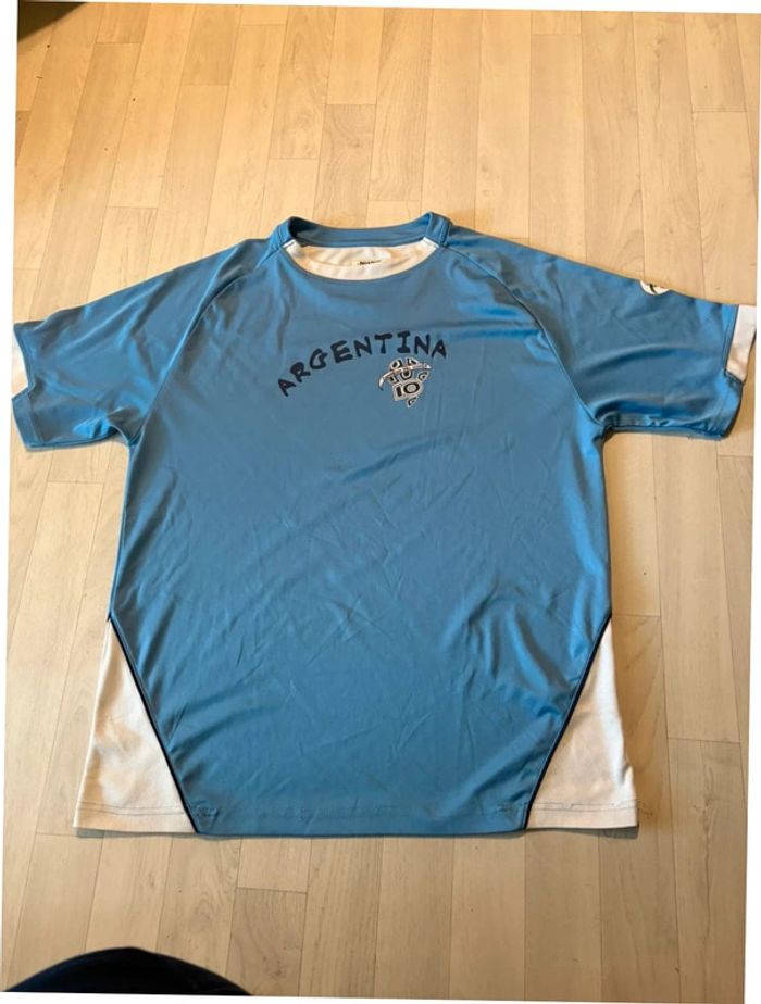 T-shirt XXL Argentina bleu et blanc matière légère, petits points devant voir photo, marque duarig