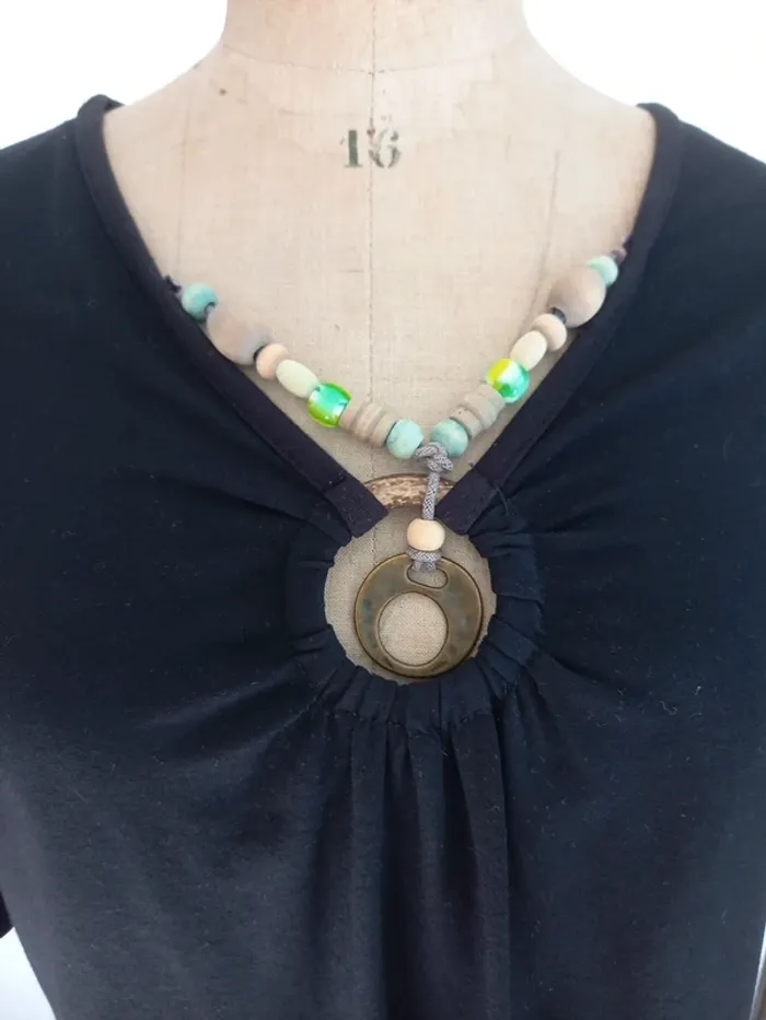 Tee shirt avec collier intégré - photo numéro 2