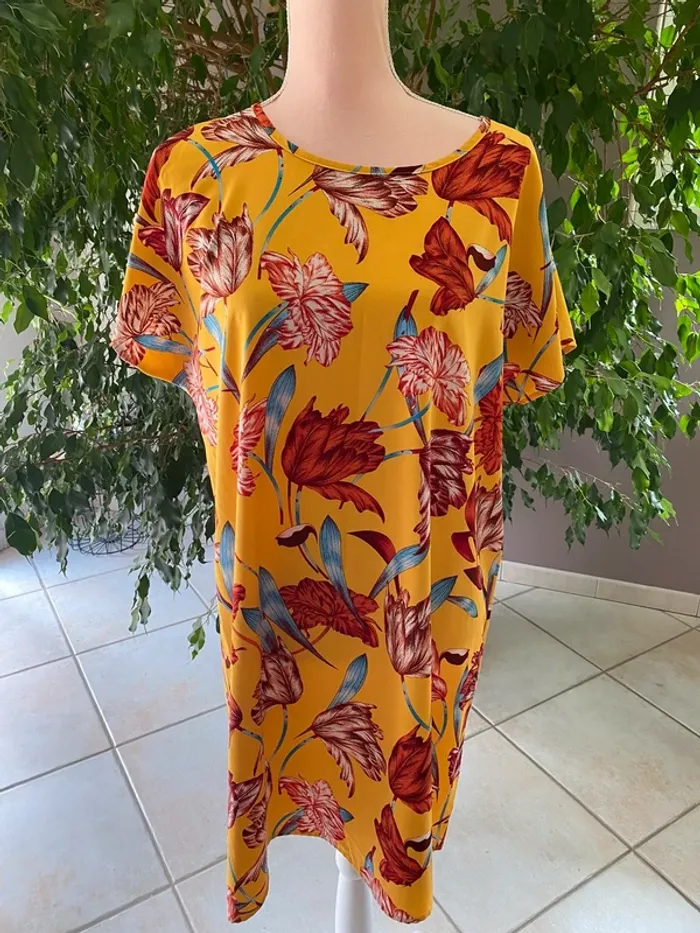 Robe jaune à fleur - photo numéro 3