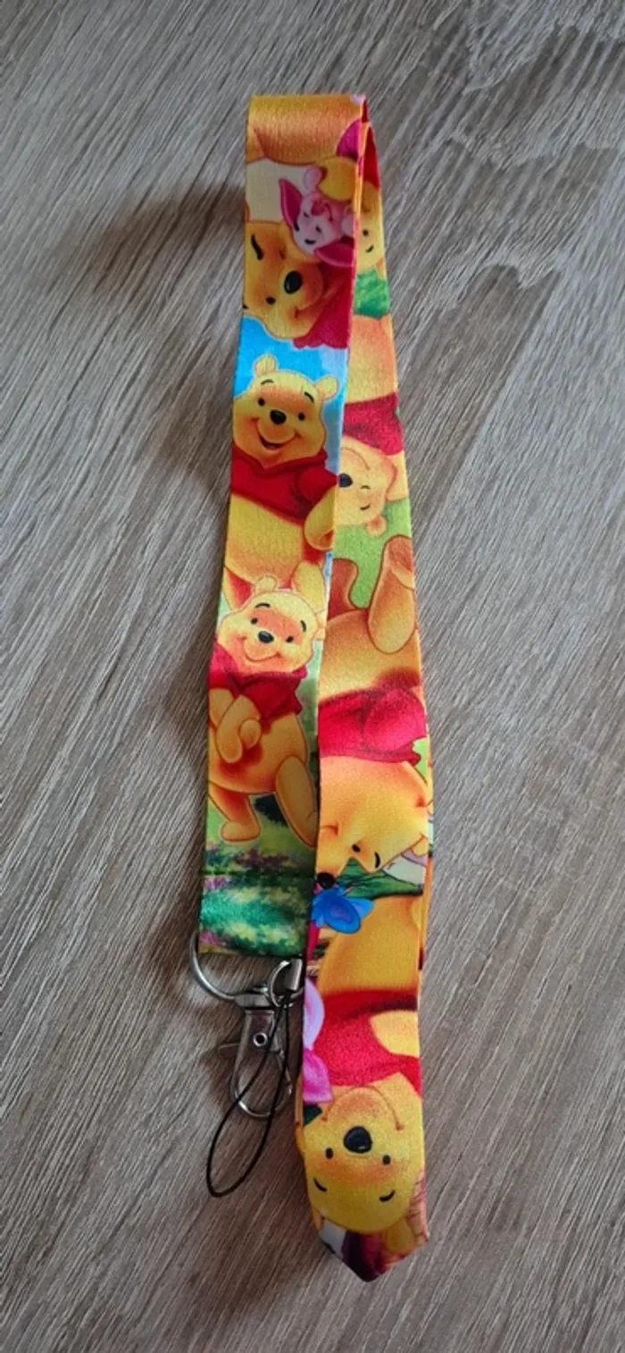 Porte carte d'identité Winnie l'ourson avec lanière fantaisie. - photo numéro 3