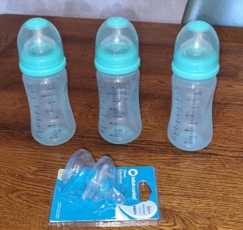 Lot de 3 biberons + tetines