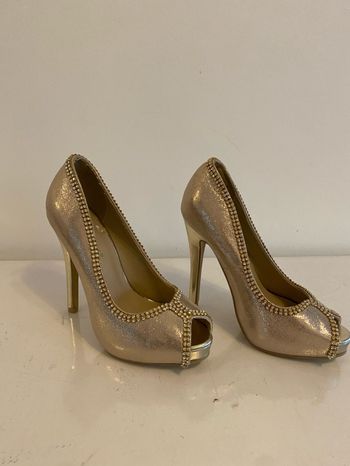 Chaussures escarpins à talons neuf 35