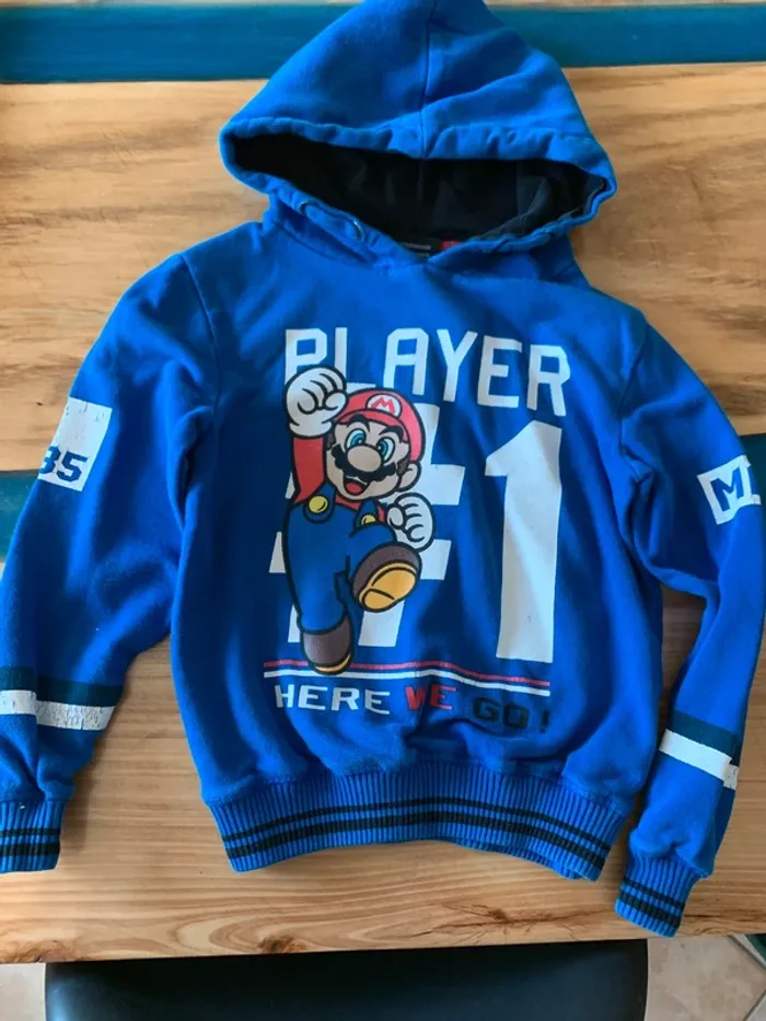 Pull avec capuche Suoer Mario taille 10 ans
