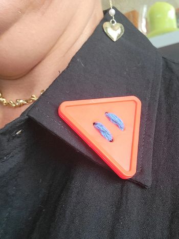 Broches boutons geometriques colores