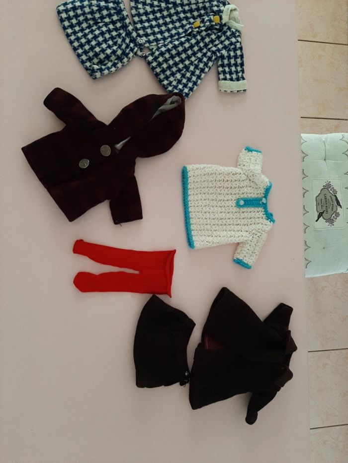 Lot vêtements poupée 40cm environ