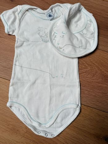 Bodie + bavette Petit Bateau blanc en 2ans NEUF