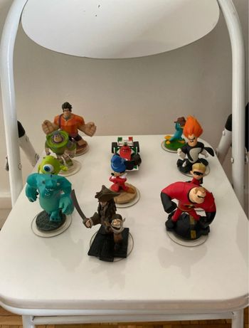 Une collection de 11 figurines de Disney Infinity 