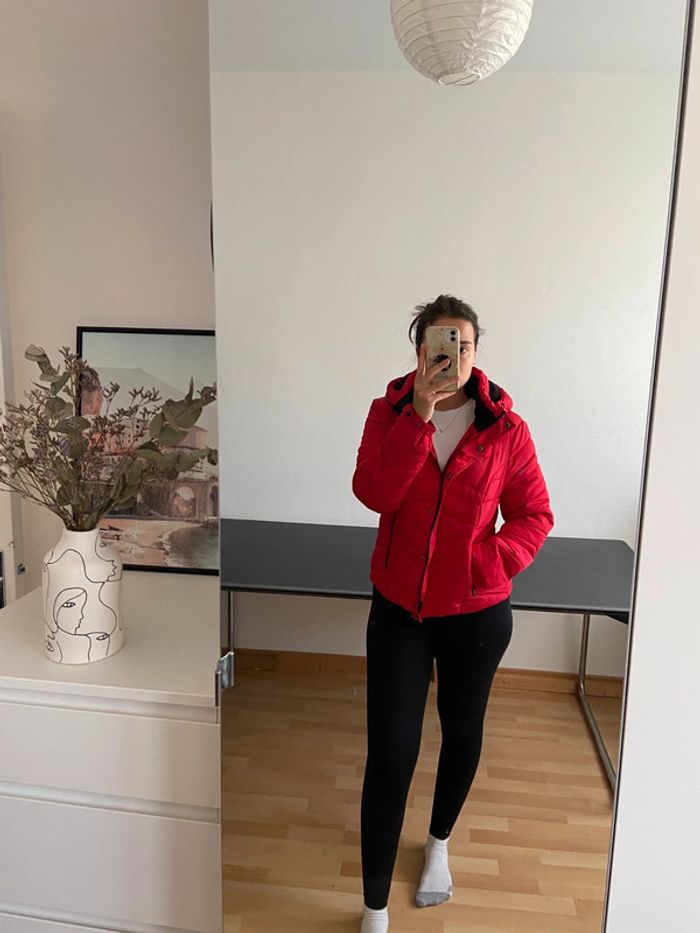 Magnifique doudoune à capuche rouge / Taille M