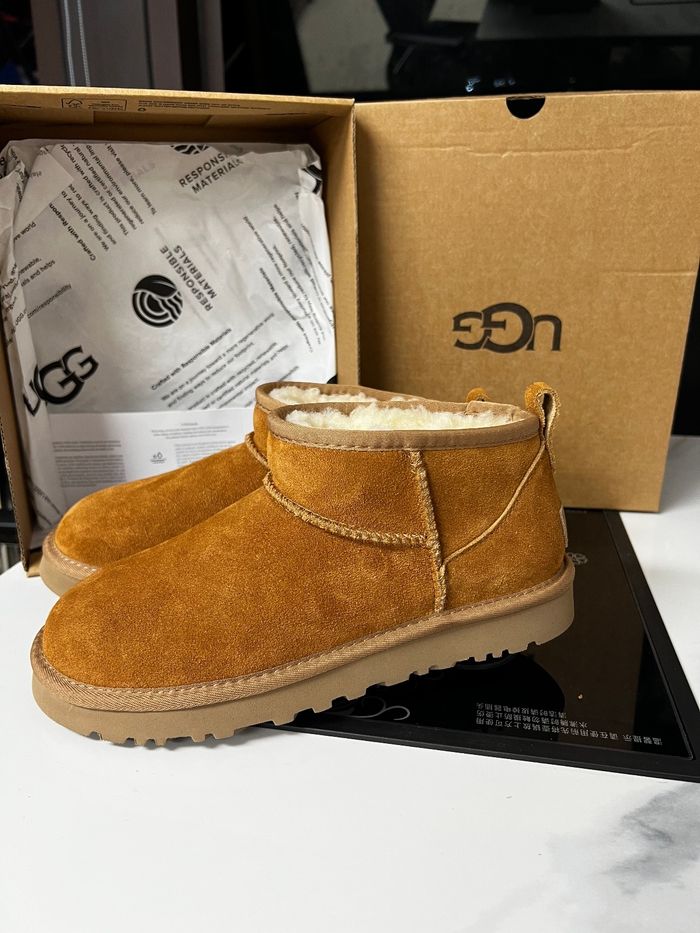 Bottes de neige UGG Mini Short, pointure 38 - photo numéro 2