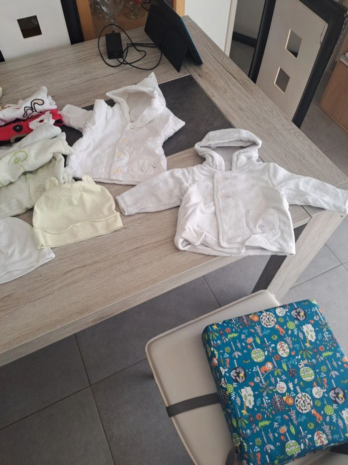 Gros lot bebe garcon 1 mois ( 45 vetements) - photo numéro 5