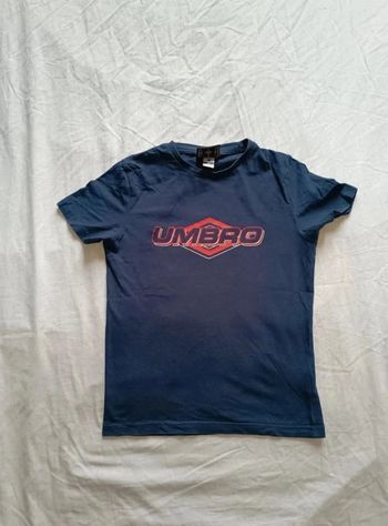 T-shirt Umbro (taille 8/9 ans)