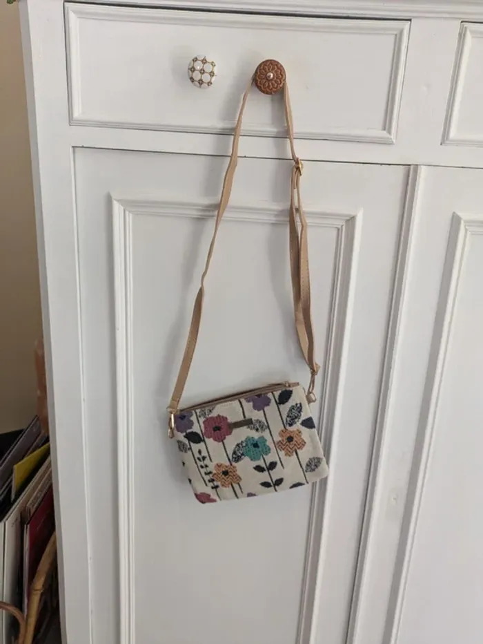 Sac à main en paille brodé – fleurs champêtres – style bohème chic - photo numéro 7