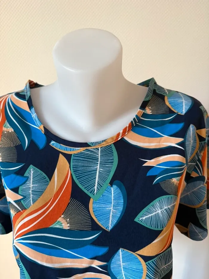 T- shirt coloré en très bon état taille 38-40 - photo numéro 3