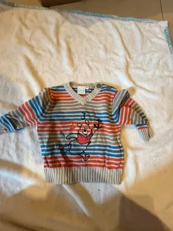 Pull Winnie l’ourson taille 6 mois
