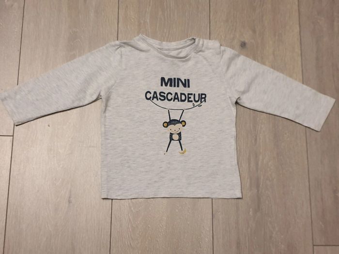 Maillot manche longue gris clair. Garcon 18mois. Marque Pat & Ripaton