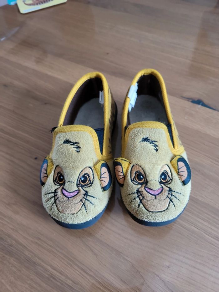 Chaussons Le Roi Lion pointure 25 Disney