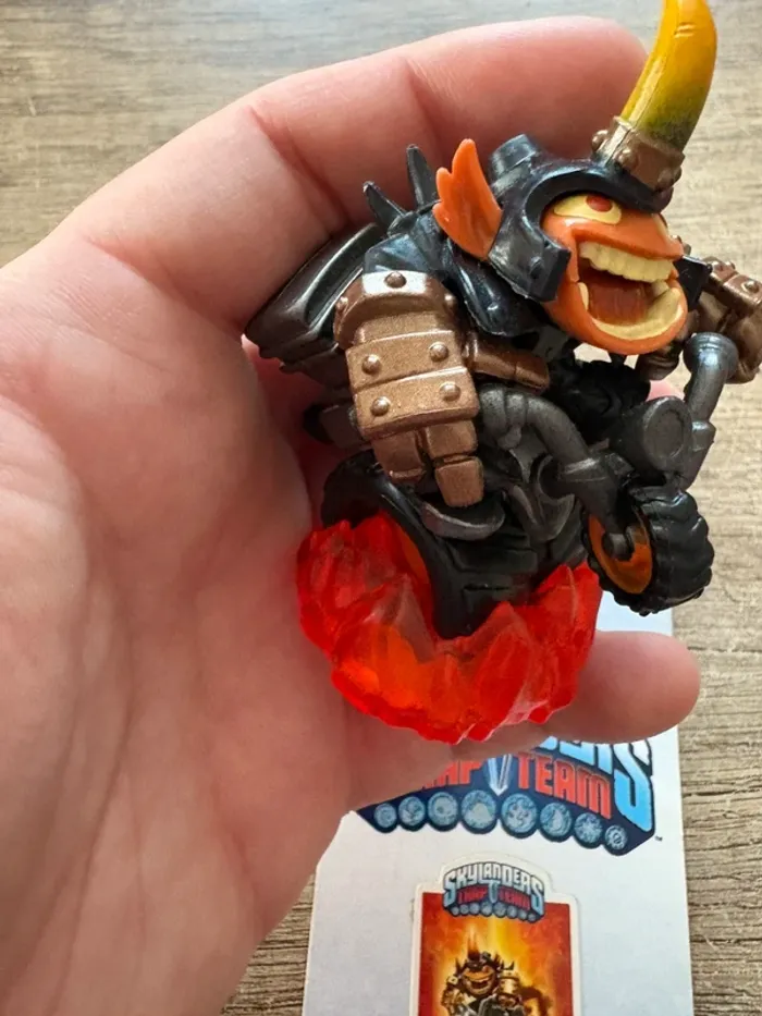 Hog wild fryno figurine skylanders trap team - photo numéro 5