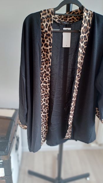 Veste et bandes léopard