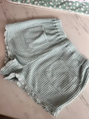 Short tape à l’œil  taille 8 ans