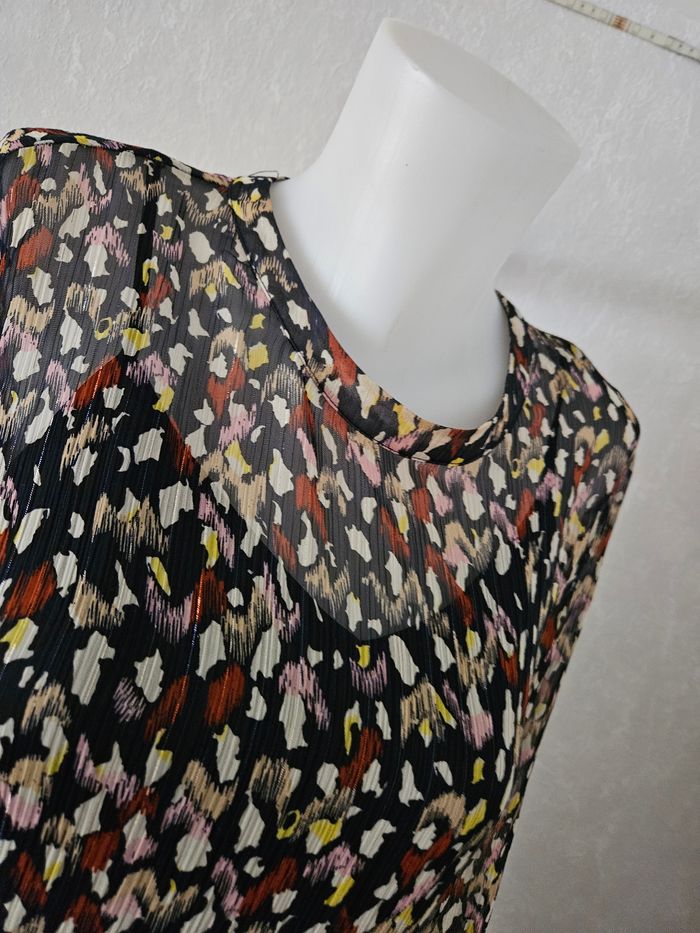 Robe transparente, manches longues. Avec une doublure opaque.
Promod.
Taille : 38. - photo numéro 4