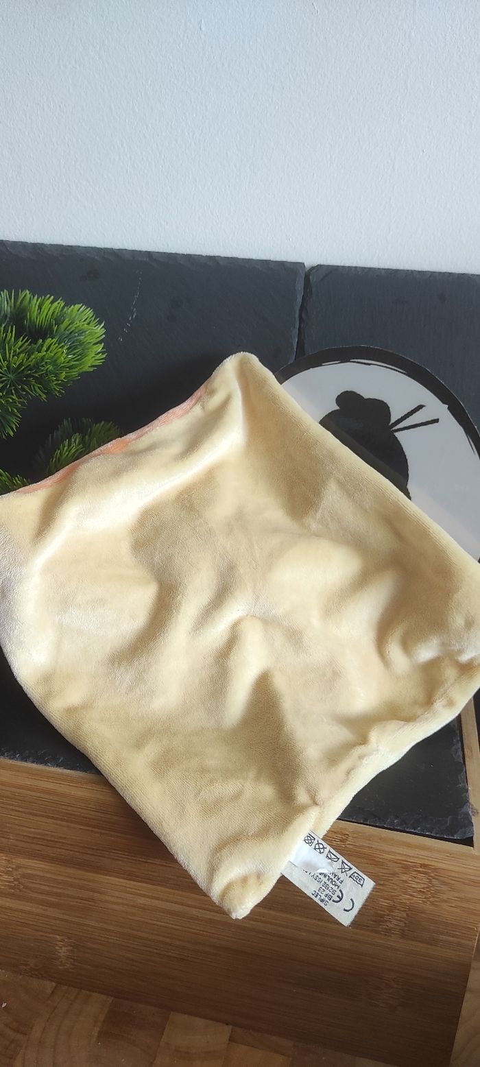 Doudou plat vache girafe orange jaune Mots d'Enfants triangle carré - photo numéro 2