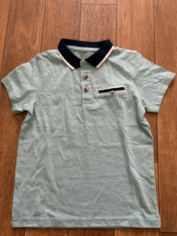 Polo vert 5 ans.