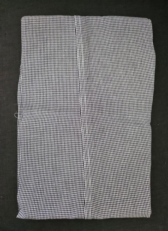 Pantalon de cuisinier.
Bragard.
Taille : 40.
Neuf, mais petite tache à l'intérieur (voir photos). - photo numéro 4