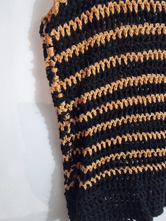 Debardeur tricot style bohème bicolore noir et caramel - photo numéro 2