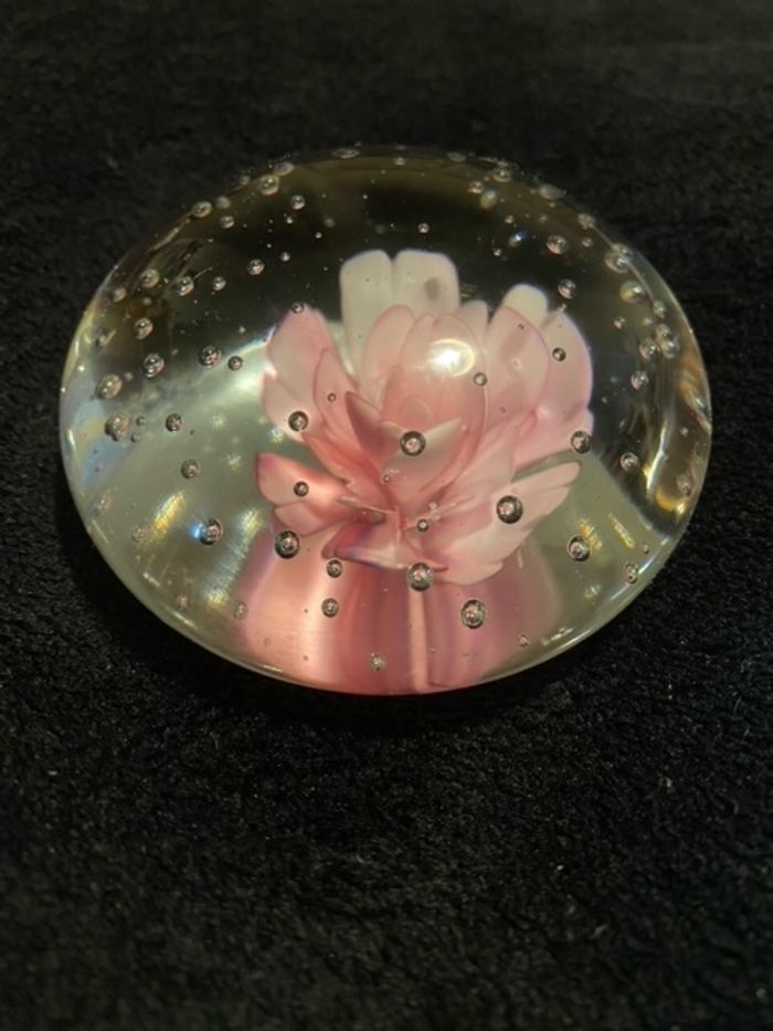 Sulfure motifs fleurs presse papier