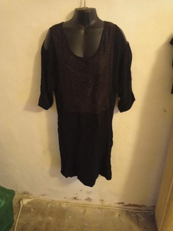 Robe épaule dénudée