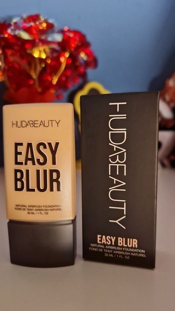 Hudabeauty fond de teint Easy blur latte 300N 30ml neuf jamais utilisé jamais ouvert