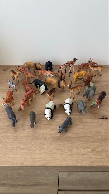 Figurine jouer savane