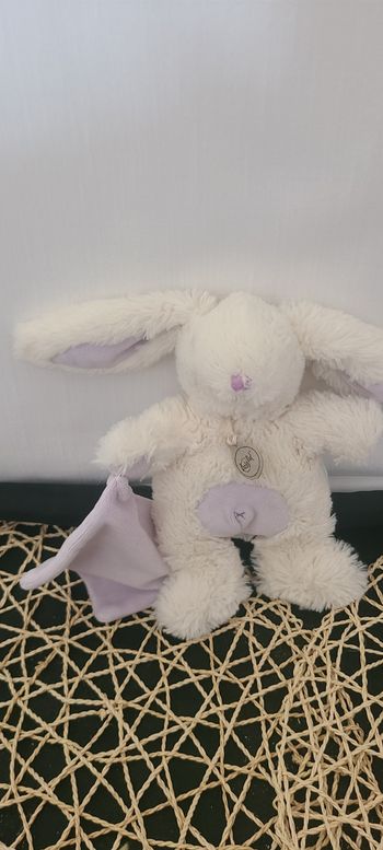 Doudou lapin blanc mouchoir mauve BABY NAT