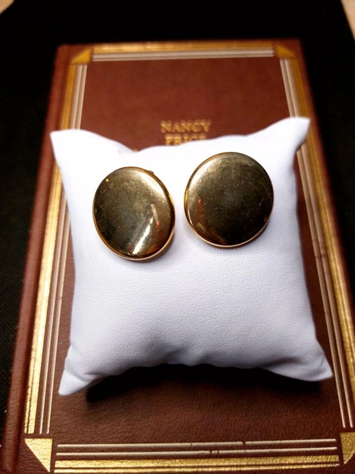 Magnifique paire de boucles d'oreilles à clip doré