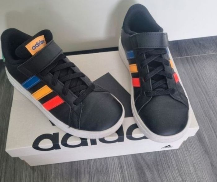 baskets Adidas taille 31 en excellent état