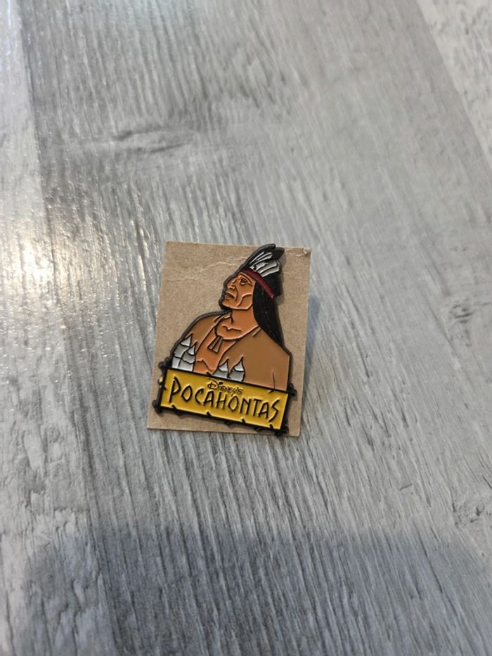 Pins disney Pocahontas