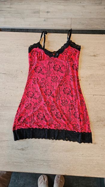 Robe de nuit rouge et noire à bretelles avec dentelle, Love to Lounge,  38/40