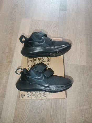 Baskets Nike, pointure 21