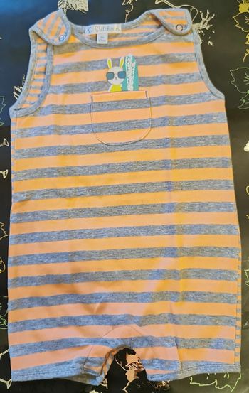 combishort taille 6 mois